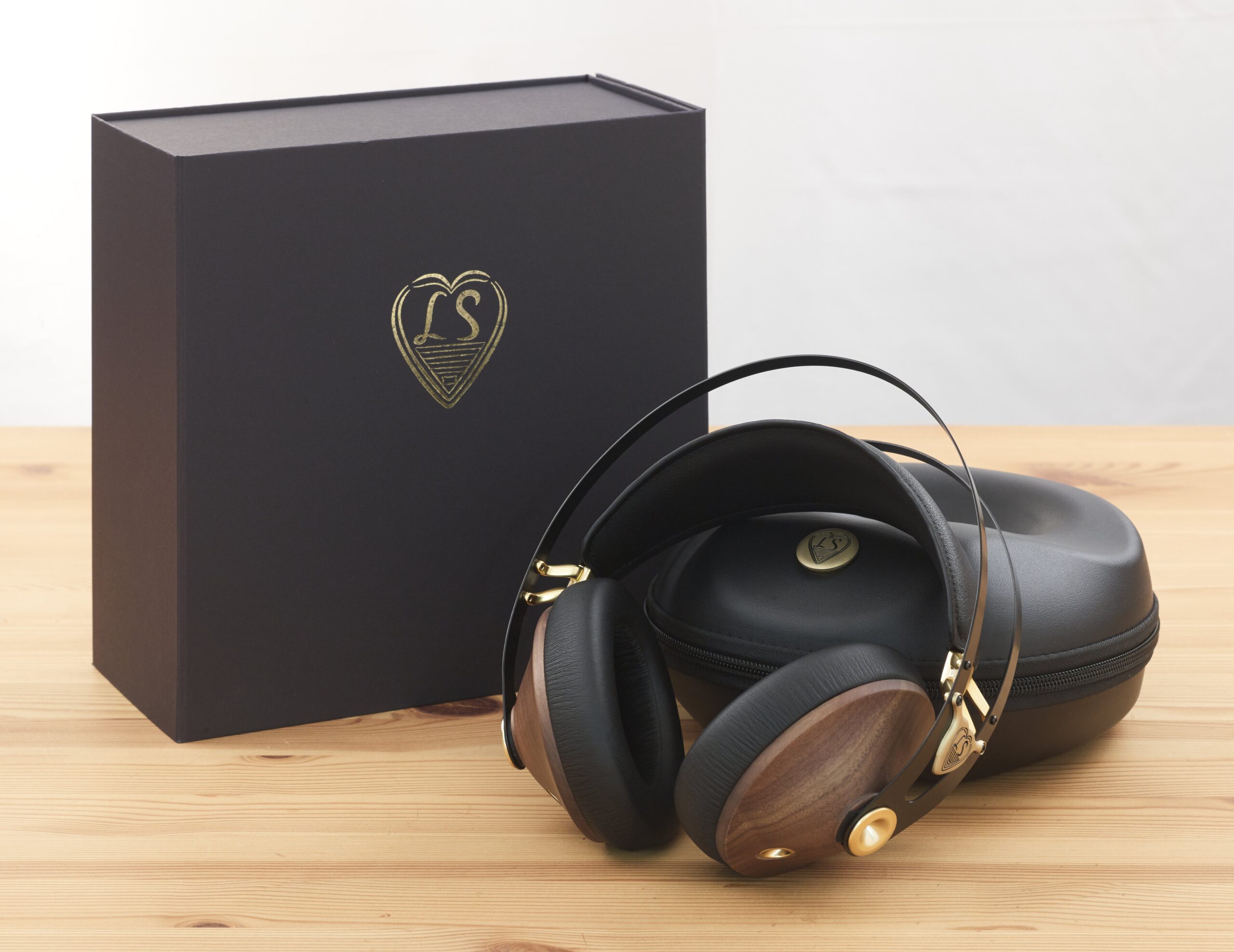 Lautsänger Explorer in walnut and silver