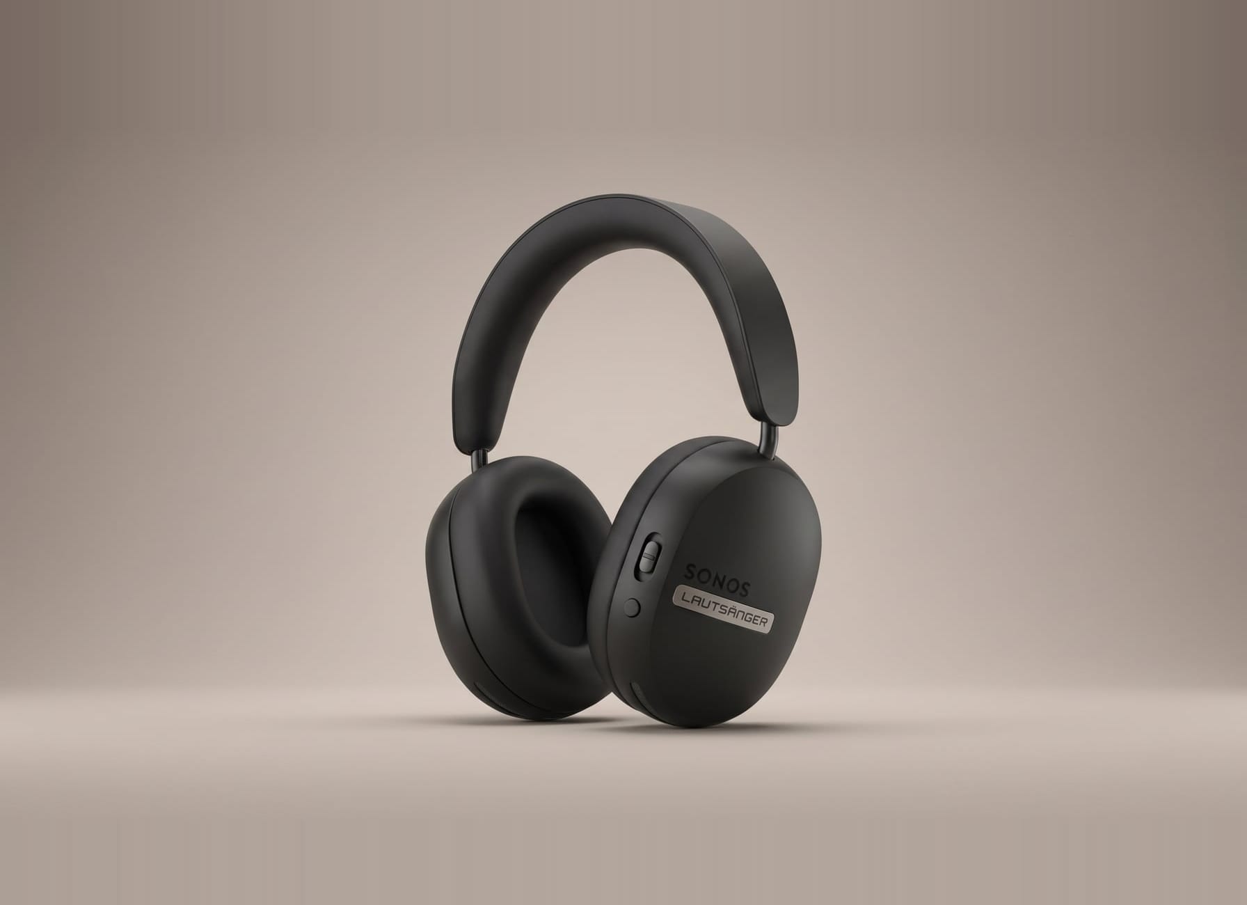 The Lautsänger Challenge — the Lautsänger-modified Sonos Ace in matte black, with the brand plate on the earcup